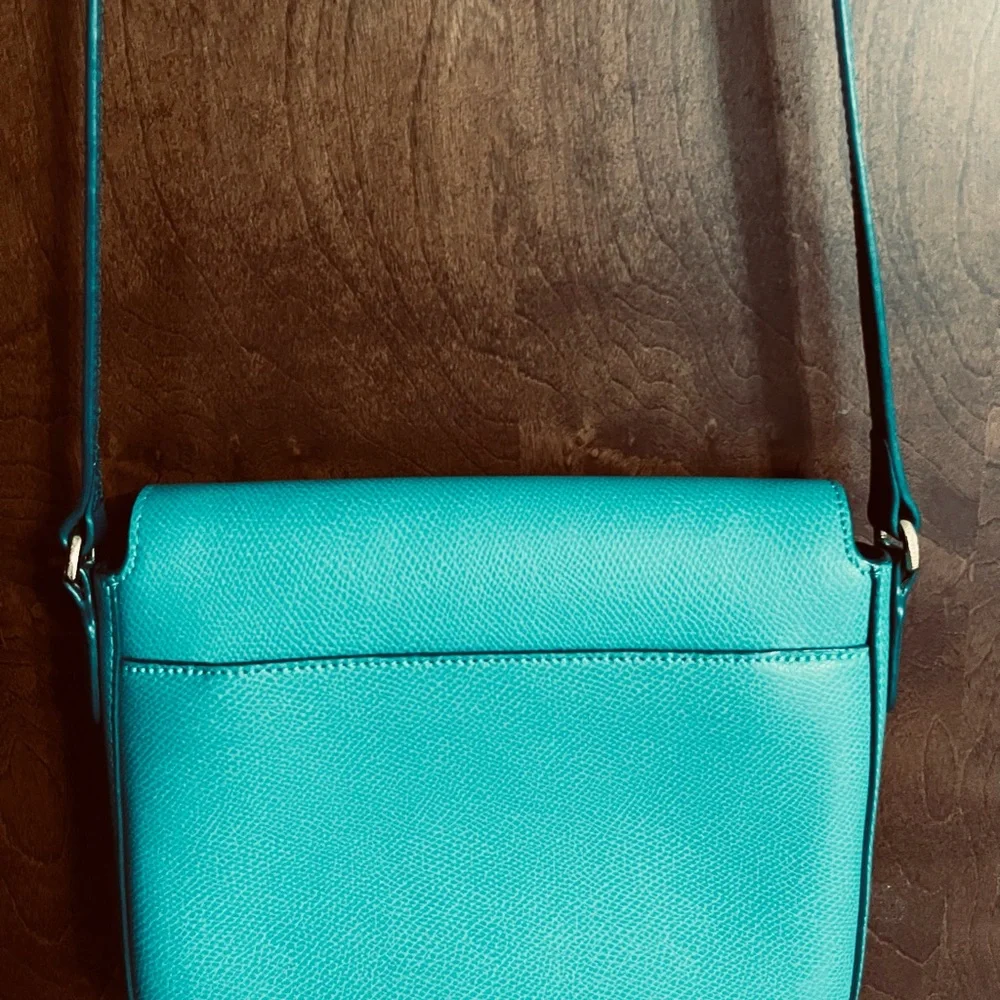 Vera Bradley Twice as Nice Crossbody Leather Bag in Teal/Aqua Colors “Like New” - Picture 7 of 14